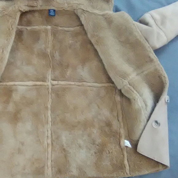 Little girls tan baby Gap coat. - Picture 3 of 4